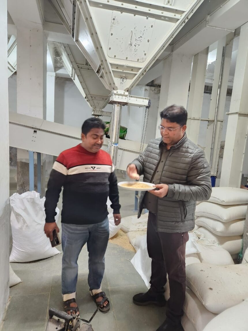 जिला आपूर्ति पदाधिकारी (DSO) श्री गुलाम समदानी ने जमुआ प्रखंड अंतर्गत विभिन्न राइस मिलों का औचक निरीक्षण किया